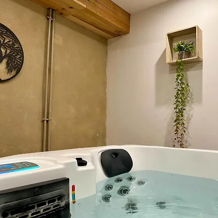 Nyaraló Charming House For 14 Pool And Indoor Hottub