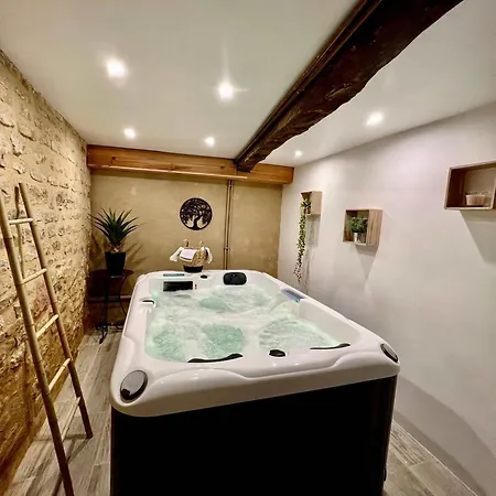 Holiday home Charming House For 14 Pool And Indoor Hottub