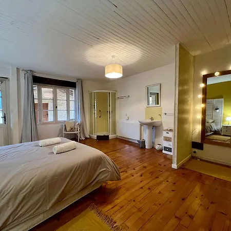 Holiday home Charming House For 14 Pool And Indoor Hottub